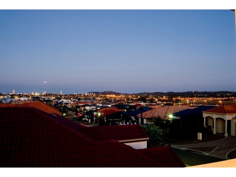 17 Magenta Drive, Varsity Lakes QLD 4227