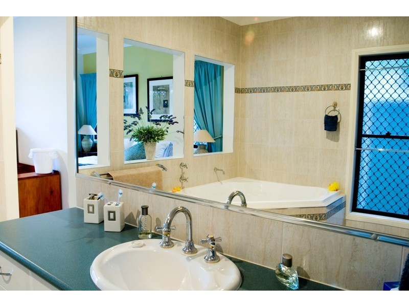 17 Magenta Drive, Varsity Lakes QLD 4227