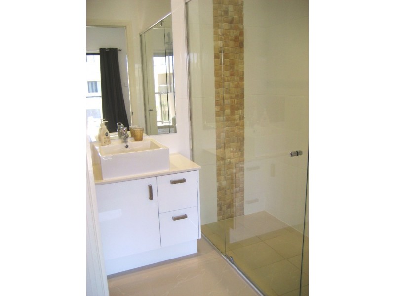 2/117 Bayswater Avenue, Varsity Lakes QLD 4227