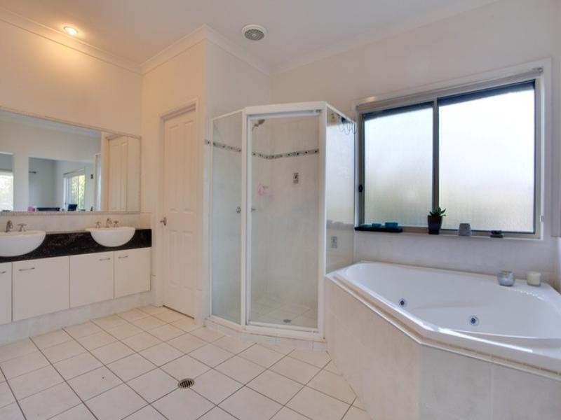 15 Montville Court, Varsity Lakes QLD 4227