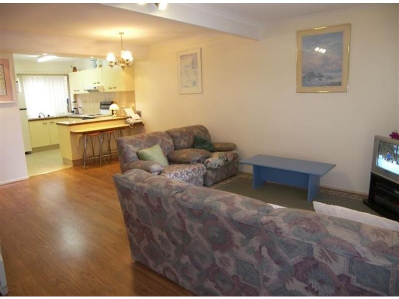 1/9 Eady Avenue, Broadbeach Waters QLD 4218