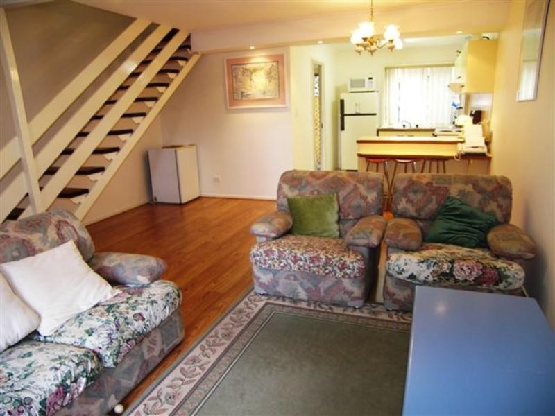 1/9 Eady Avenue, Broadbeach Waters QLD 4218