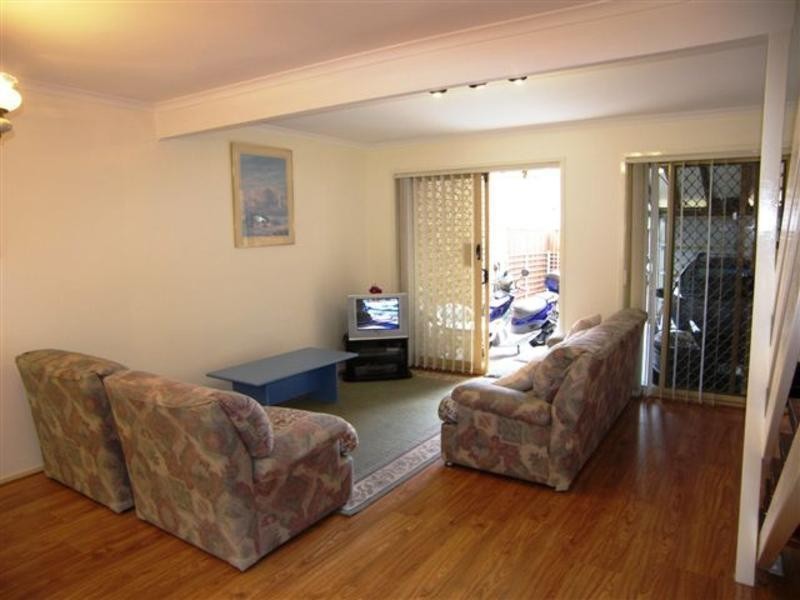 1/9 Eady Avenue, Broadbeach Waters QLD 4218