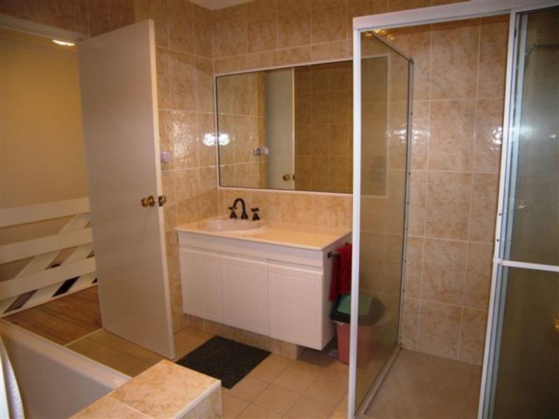 1/9 Eady Avenue, Broadbeach Waters QLD 4218