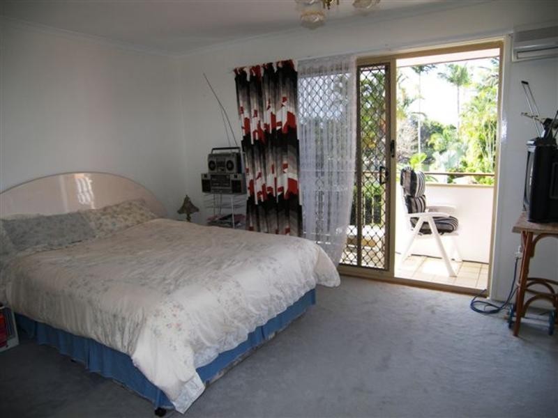 1/9 Eady Avenue, Broadbeach Waters QLD 4218