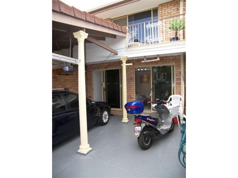 1/9 Eady Avenue, Broadbeach Waters QLD 4218