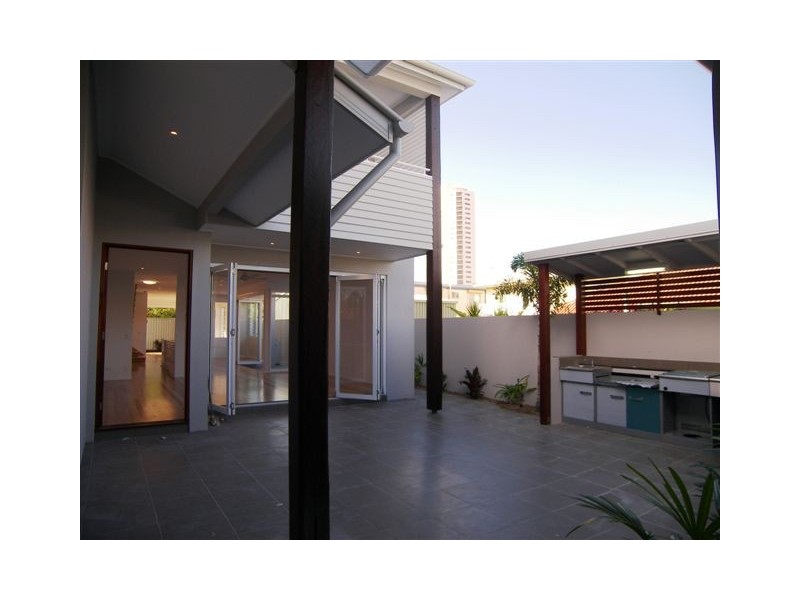 2/3 Banksia Broadway, Burleigh Heads QLD 4220