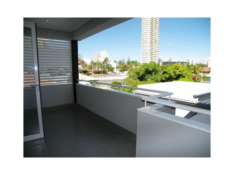 2/3 Banksia Broadway, Burleigh Heads QLD 4220