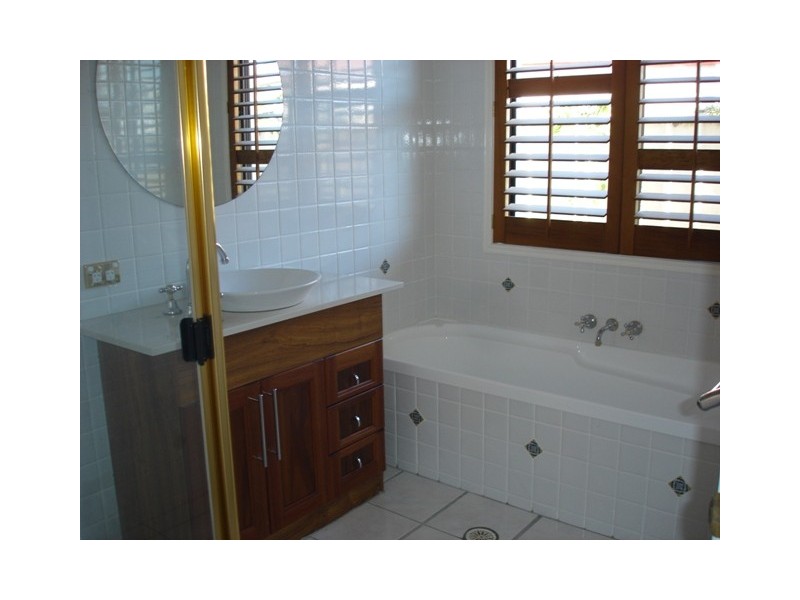 134 Dunlin Drive, Burleigh Waters QLD 4220