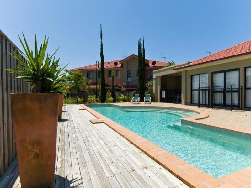 10/2 Geraldton Drive, Varsity Lakes QLD 4227