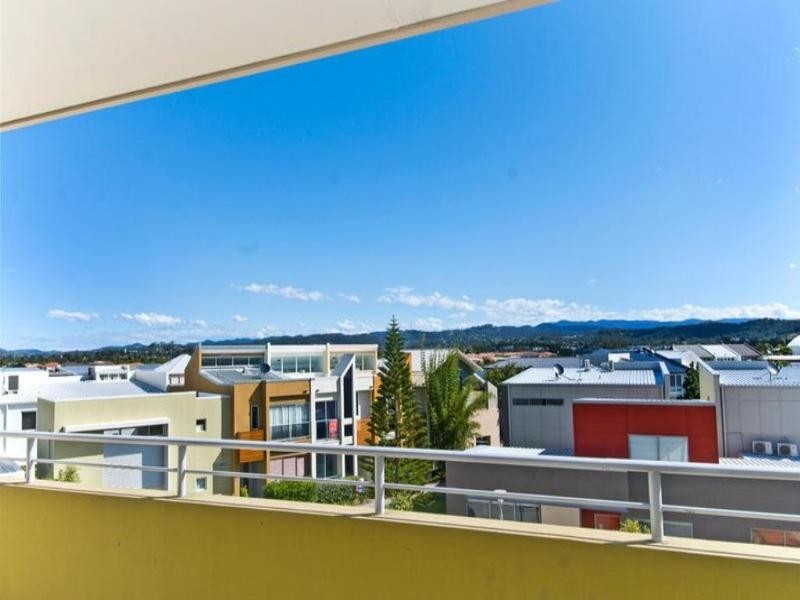 28/201 Varsity Parade, Varsity Lakes QLD 4227