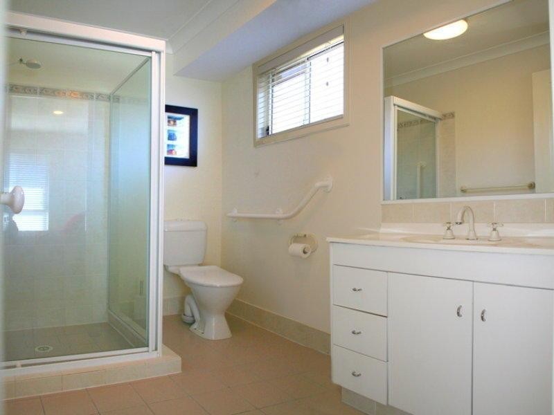 18 Nuthatch Street, Burleigh Waters QLD 4220