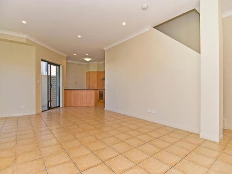 1/8 Carina Peak Drive, Varsity Lakes QLD 4227