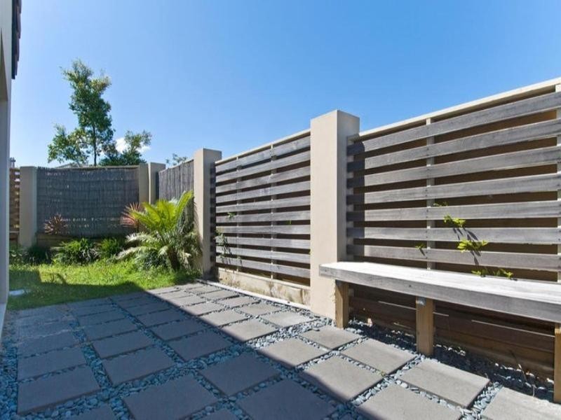 1/8 Carina Peak Drive, Varsity Lakes QLD 4227