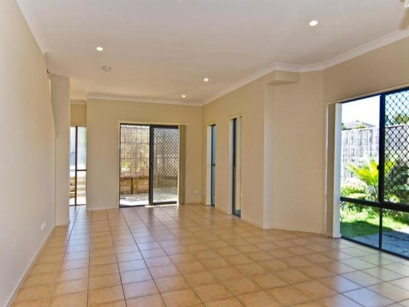 1/8 Carina Peak Drive, Varsity Lakes QLD 4227