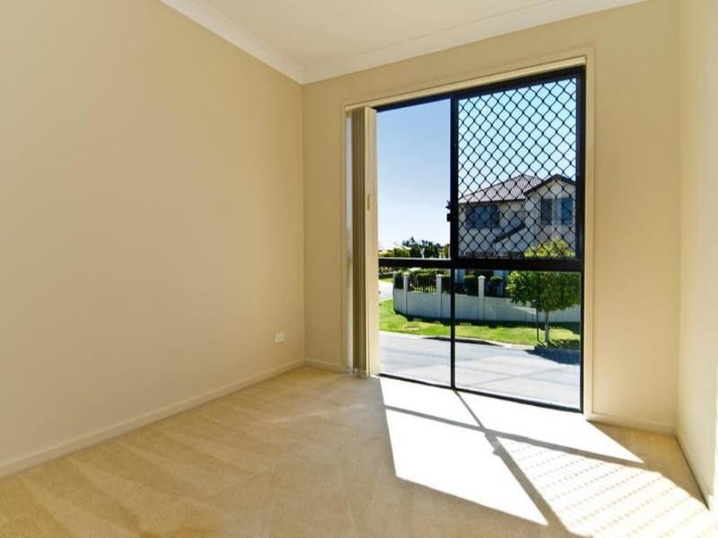 1/8 Carina Peak Drive, Varsity Lakes QLD 4227