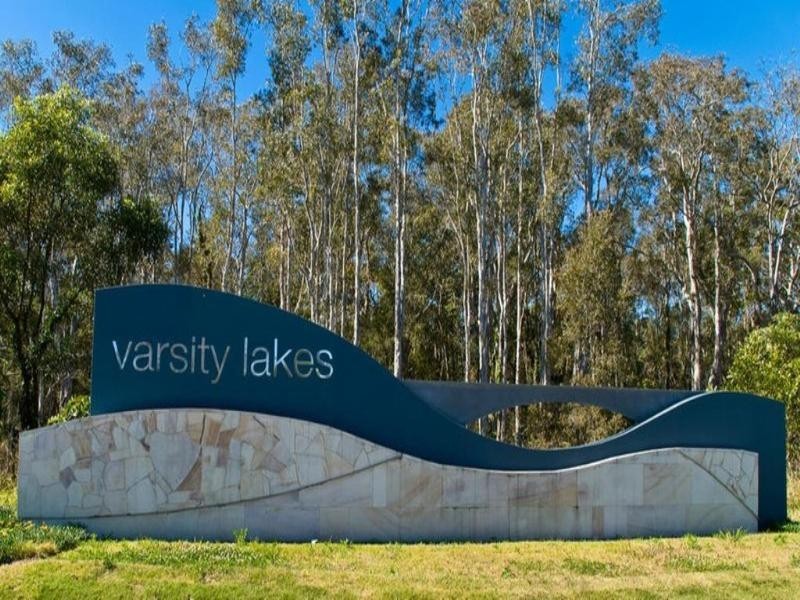 1/8 Carina Peak Drive, Varsity Lakes QLD 4227