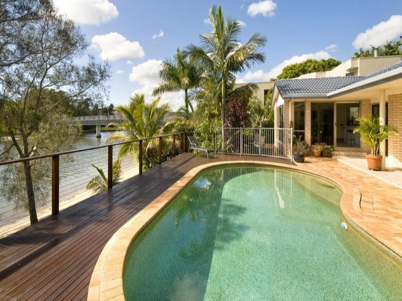 112 Dunlin Drive, Burleigh Waters QLD 4220