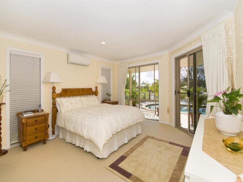 112 Dunlin Drive, Burleigh Waters QLD 4220