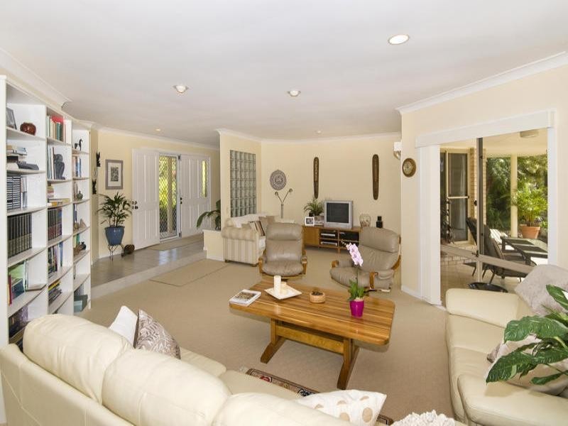 112 Dunlin Drive, Burleigh Waters QLD 4220