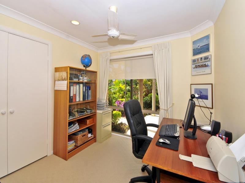 112 Dunlin Drive, Burleigh Waters QLD 4220