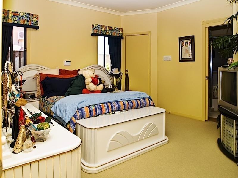 6 Magenta Drive, Varsity Lakes QLD 4227