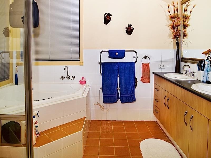 6 Magenta Drive, Varsity Lakes QLD 4227