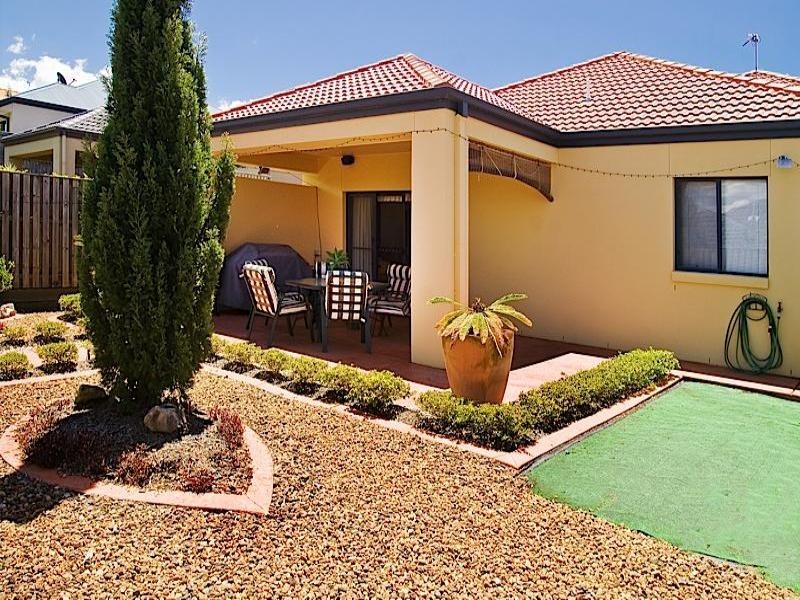 6 Magenta Drive, Varsity Lakes QLD 4227