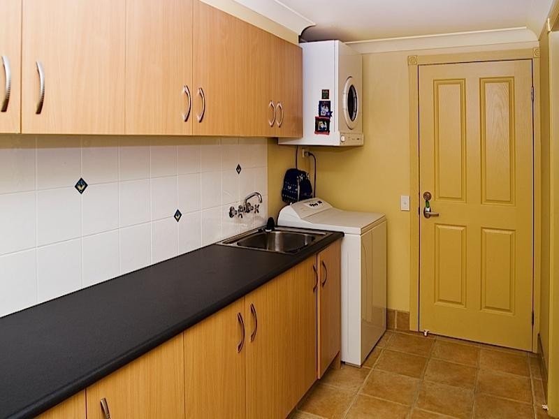 6 Magenta Drive, Varsity Lakes QLD 4227