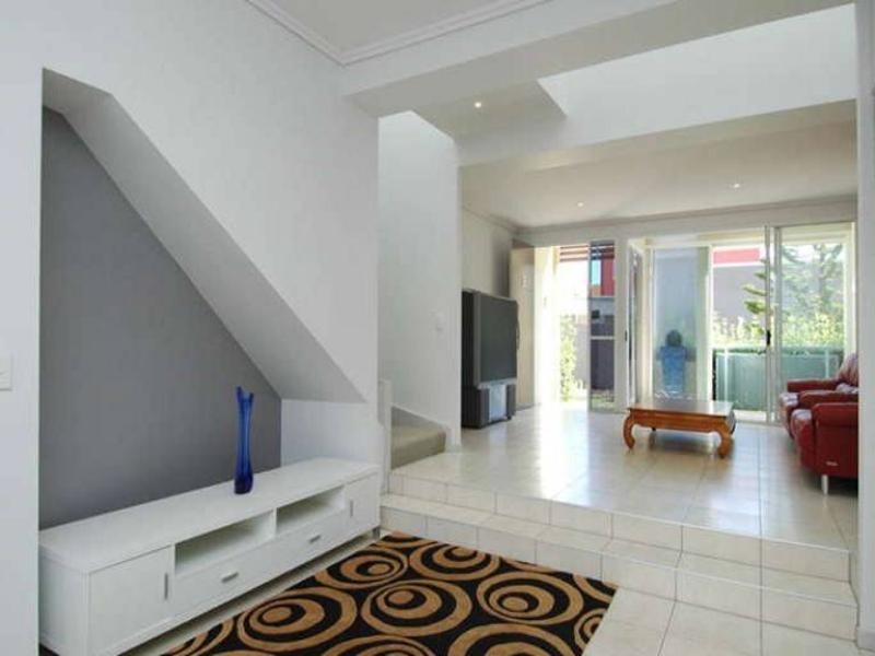 8 Lader Terrace, Varsity Lakes QLD 4227