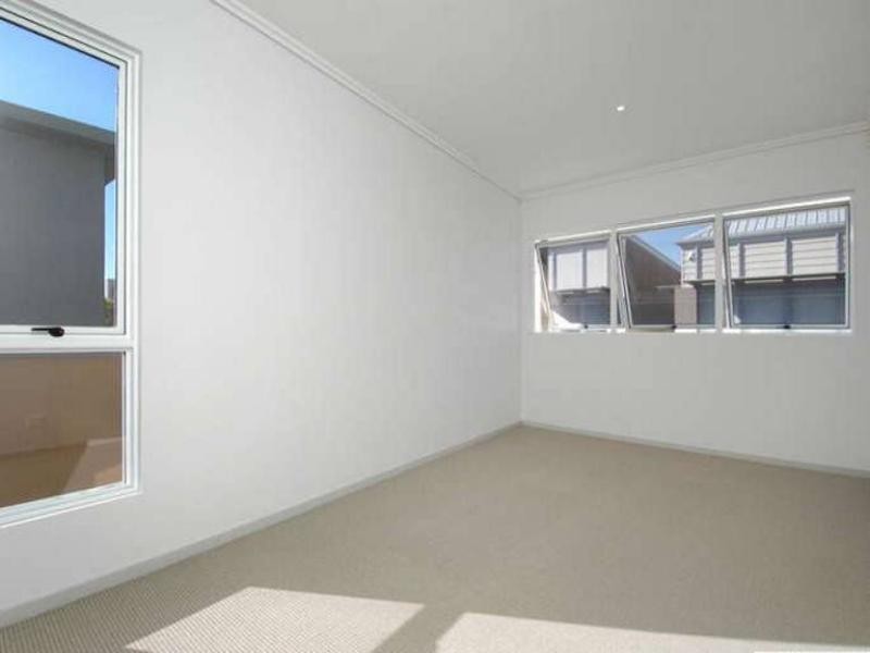 8 Lader Terrace, Varsity Lakes QLD 4227