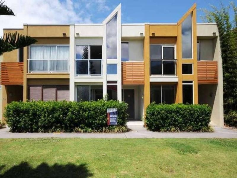 8 Lader Terrace, Varsity Lakes QLD 4227