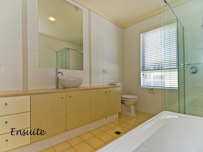 12 Lader Terrace, Varsity Lakes QLD 4227