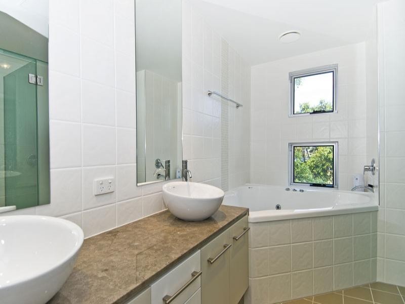 13 Watts Drive, Varsity Lakes QLD 4227