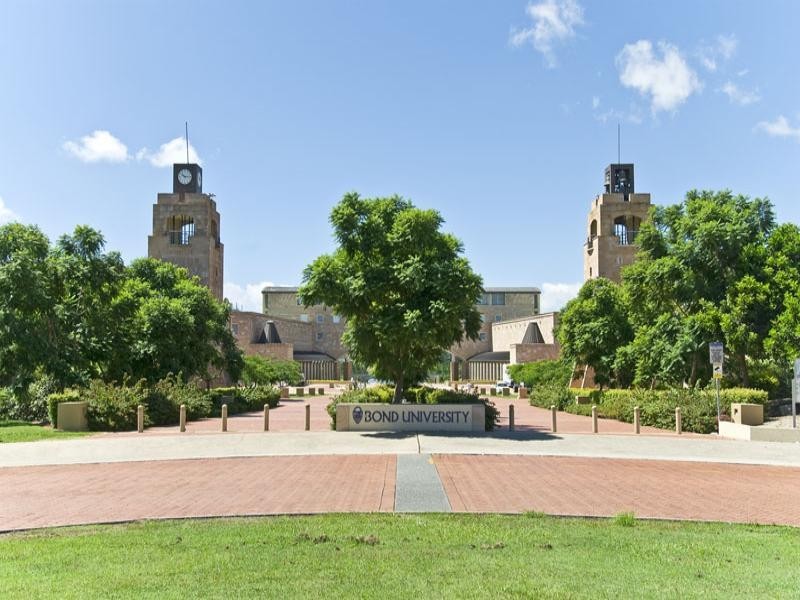 13 Watts Drive, Varsity Lakes QLD 4227