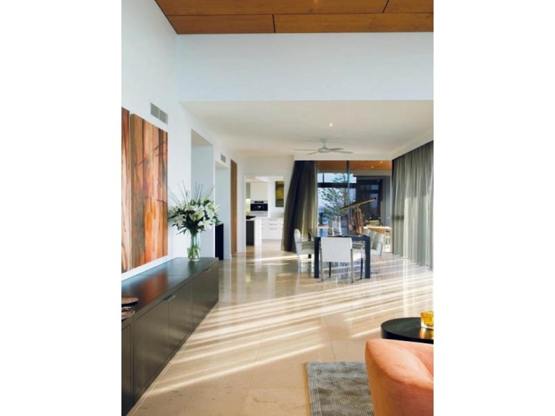 323 Bayview Street, Hollywell QLD 4216