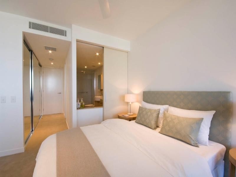 323 Bayview Street, Hollywell QLD 4216