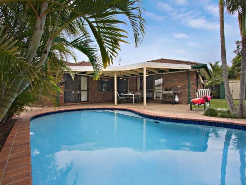 8 Laggan Court, Merrimac QLD 4226