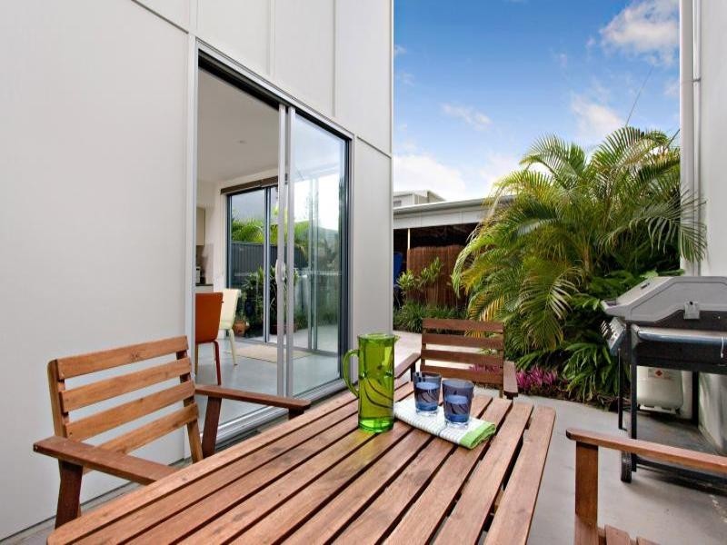 6 Watts Drive, Varsity Lakes QLD 4227