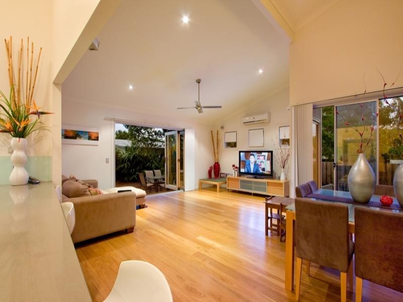 30 Townson Avenue, Palm Beach QLD 4221