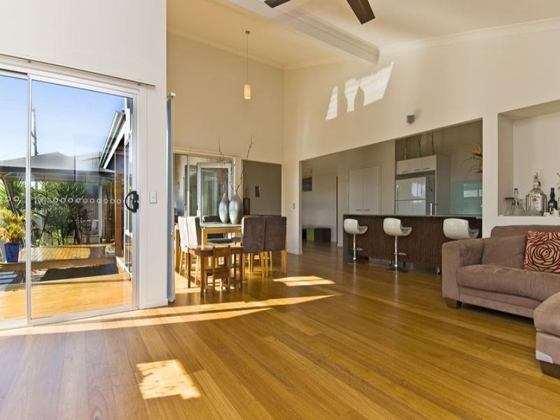 30 Townson Avenue, Palm Beach QLD 4221