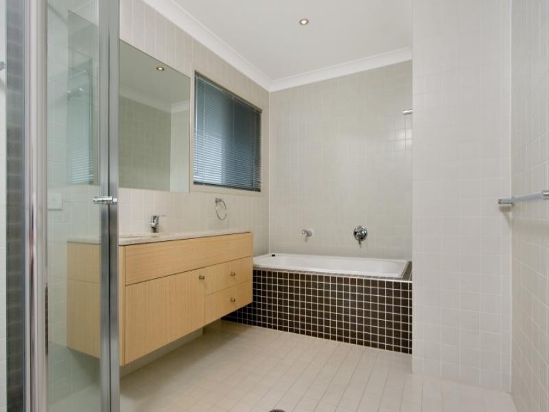 15 Royal Links Drive, Robina QLD 4226