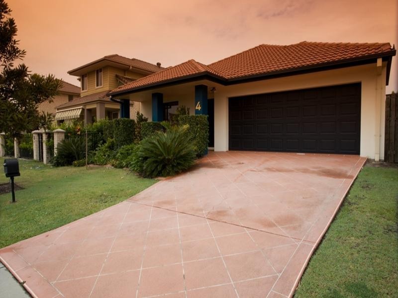 4 Morea Court, Varsity Lakes QLD 4227