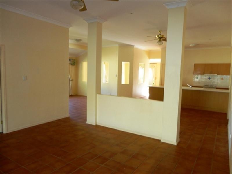 1 Yarraville Street, Robina QLD 4226