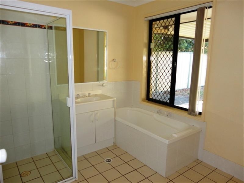 1 Yarraville Street, Robina QLD 4226