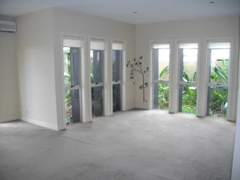 2/1 St Pauls Crescent ‘Park Azzura’, Varsity Lakes QLD 4227