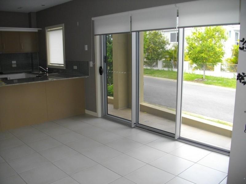 2/1 St Pauls Crescent ‘Park Azzura’, Varsity Lakes QLD 4227