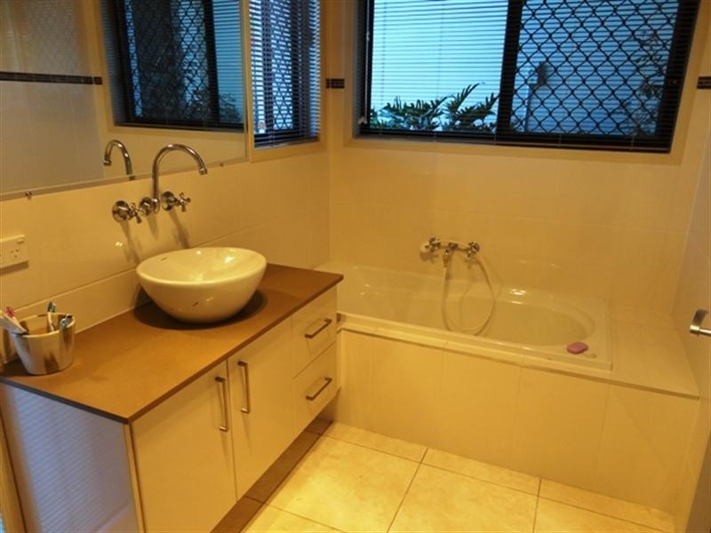 71 Kincaid Drive, Highland Park QLD 4211