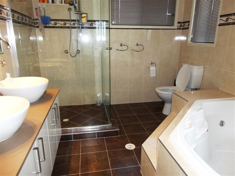 71 Kincaid Drive, Highland Park QLD 4211