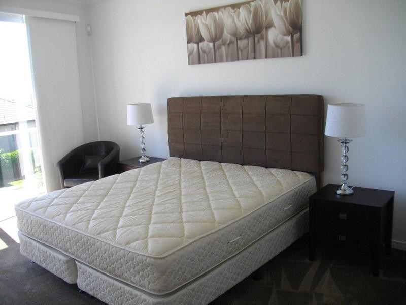 3/2 Blue Ridge Crescent, Varsity Lakes QLD 4227